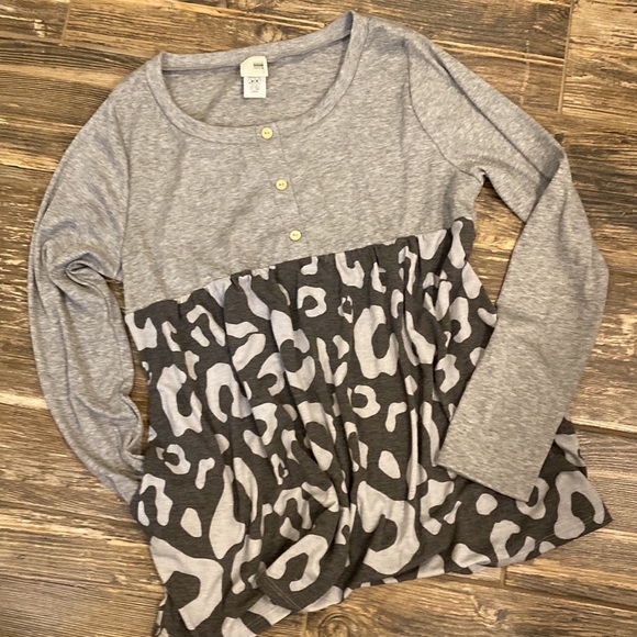 Sew in Love Tops - New Sew In Live Sz L Gray Animal Print Baby Doll Top With Pockets